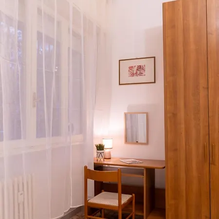 Home Stay Roma Couette-café *