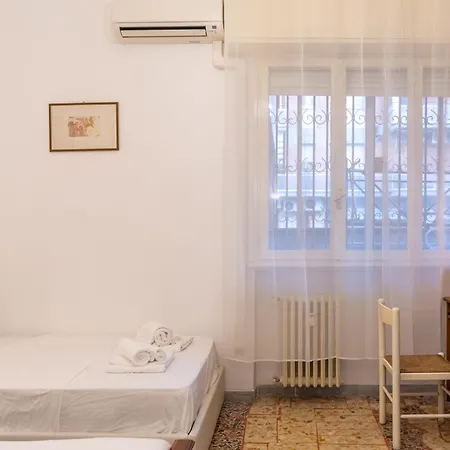 Home Stay Roma Couette-café